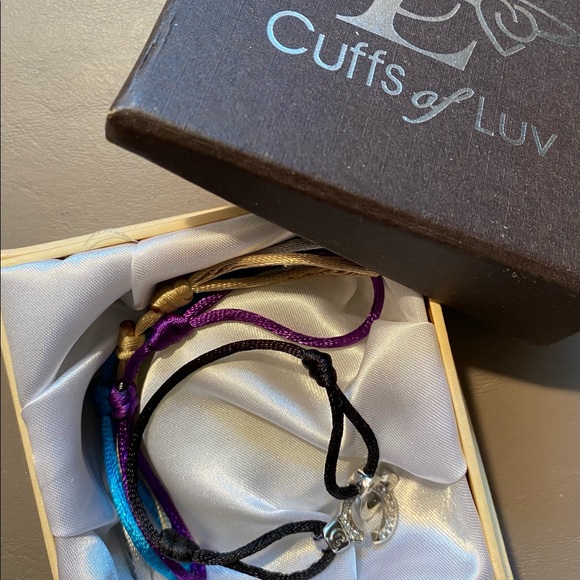Cuffs of Luv bracelet - Picture 2 of 5